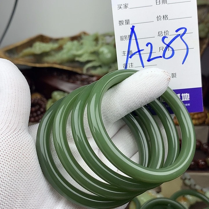 ****贵手链未镶嵌透闪石质玉