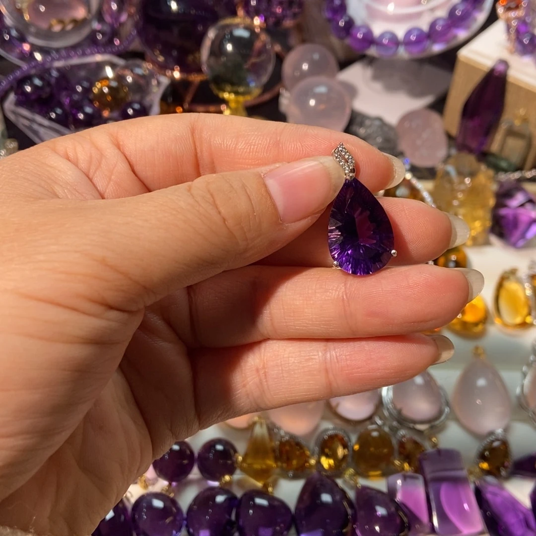 18K金镶嵌水晶颈饰