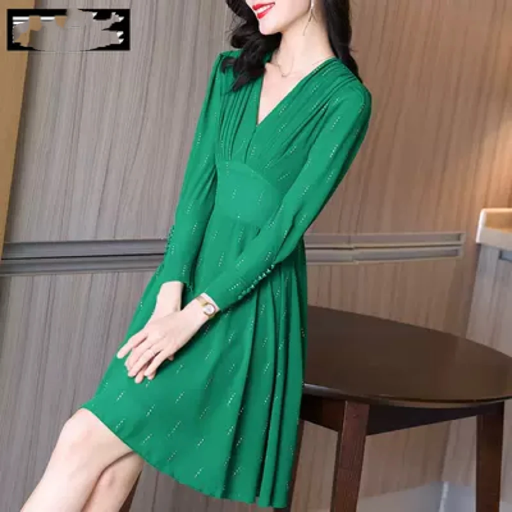 S-春季重工烫钻气质V领收腰连衣裙LZ2016