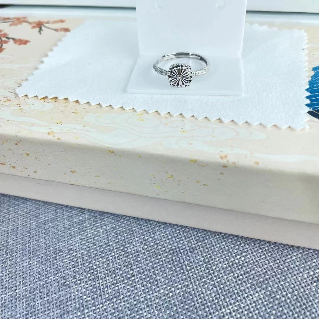 PT950 铂金戒指  亮闪方糖 气质百搭 S 52051