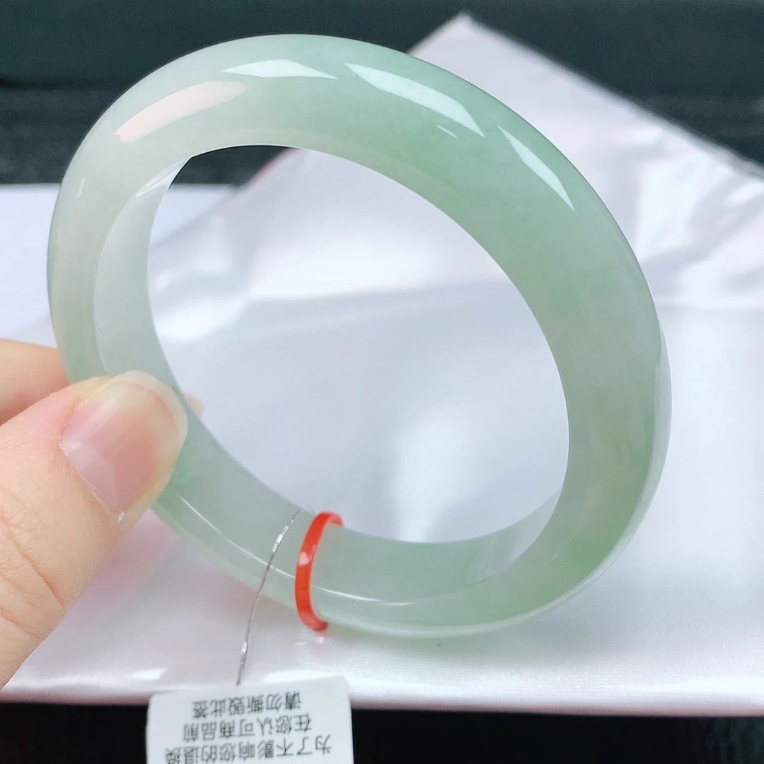 翡翠手镯未镶嵌55圈