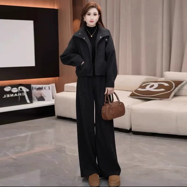 拉夏贝尔显瘦加棉时尚套装女2025冬季新款加厚短外套阔腿裤两件套