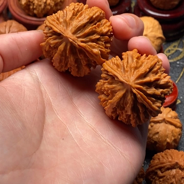 黑***巴文玩核桃吊坠水波龙纹