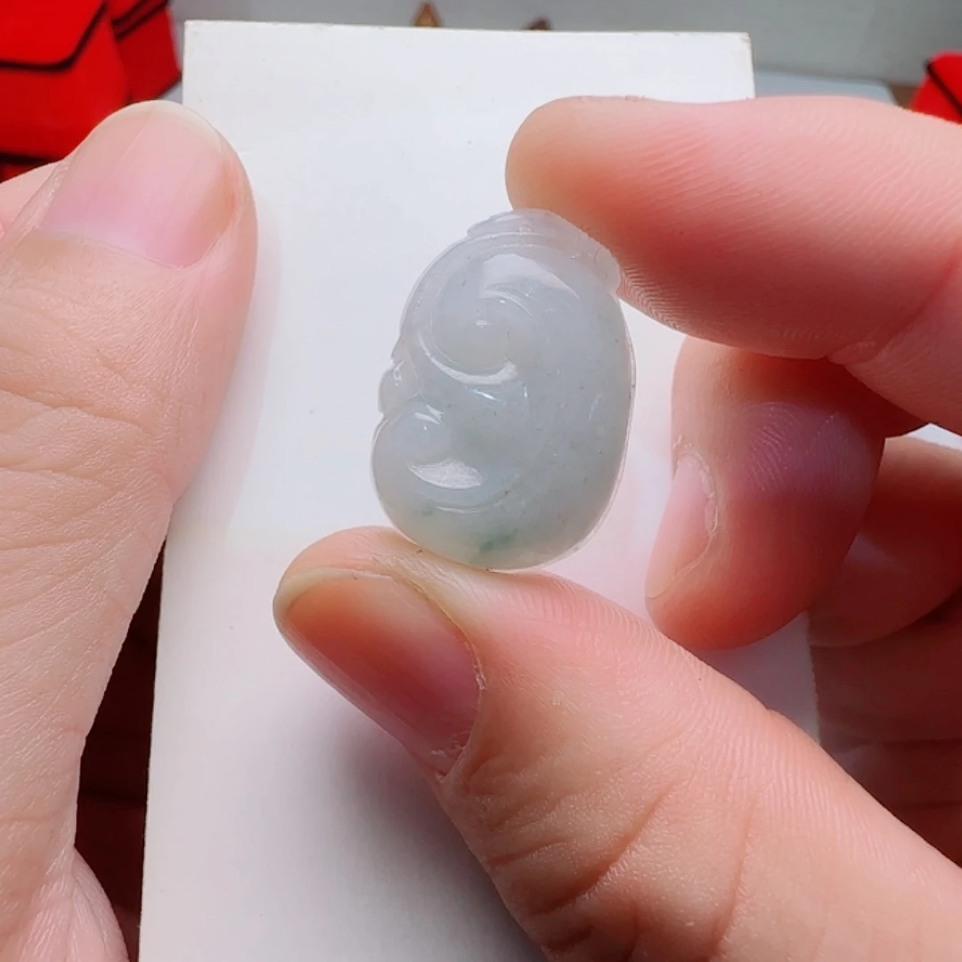 翡翠未镶嵌颈饰如意