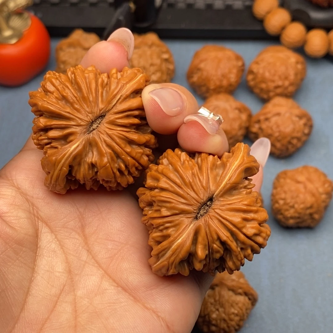 跑****把件文玩核桃全品无修四座楼47尺