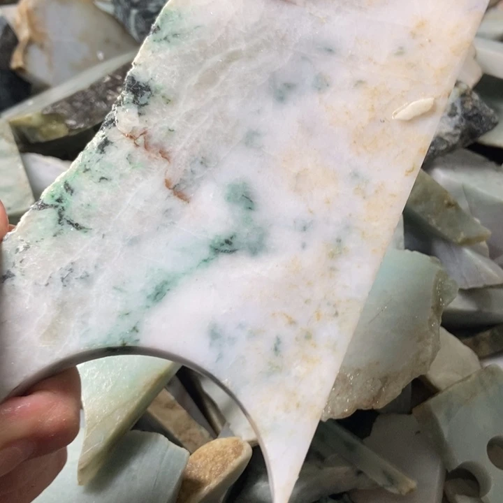 翡翠颈饰未镶嵌天然翡翠