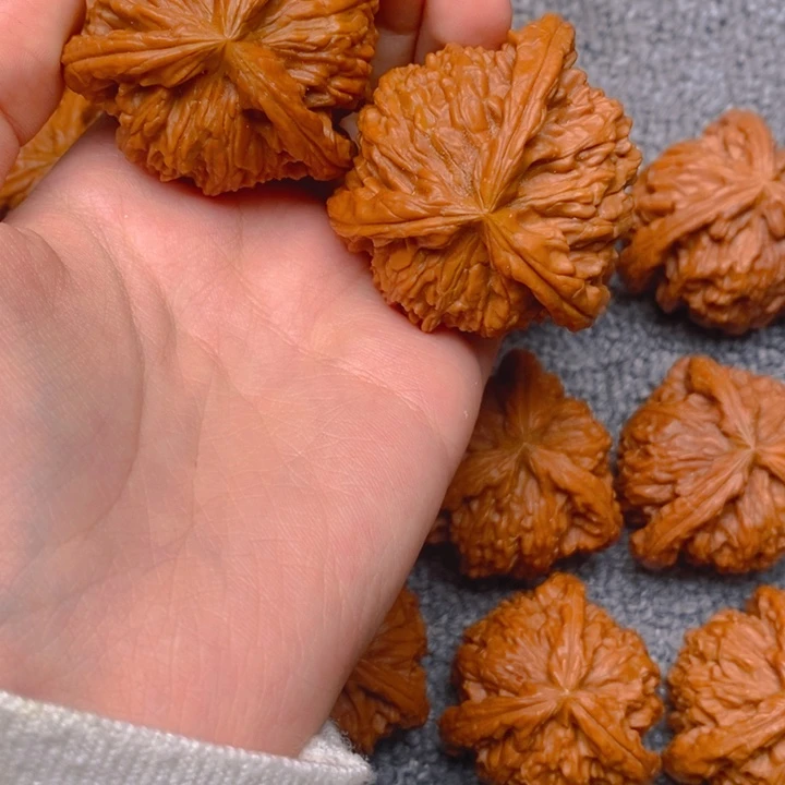 小***黑文玩核桃吊坠核桃