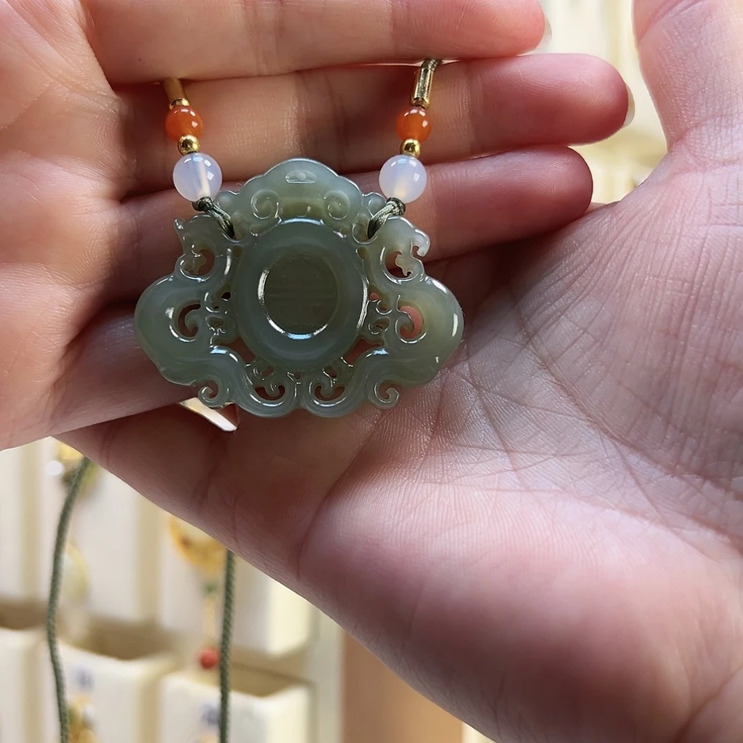 和田玉未镶嵌颈饰小*猫