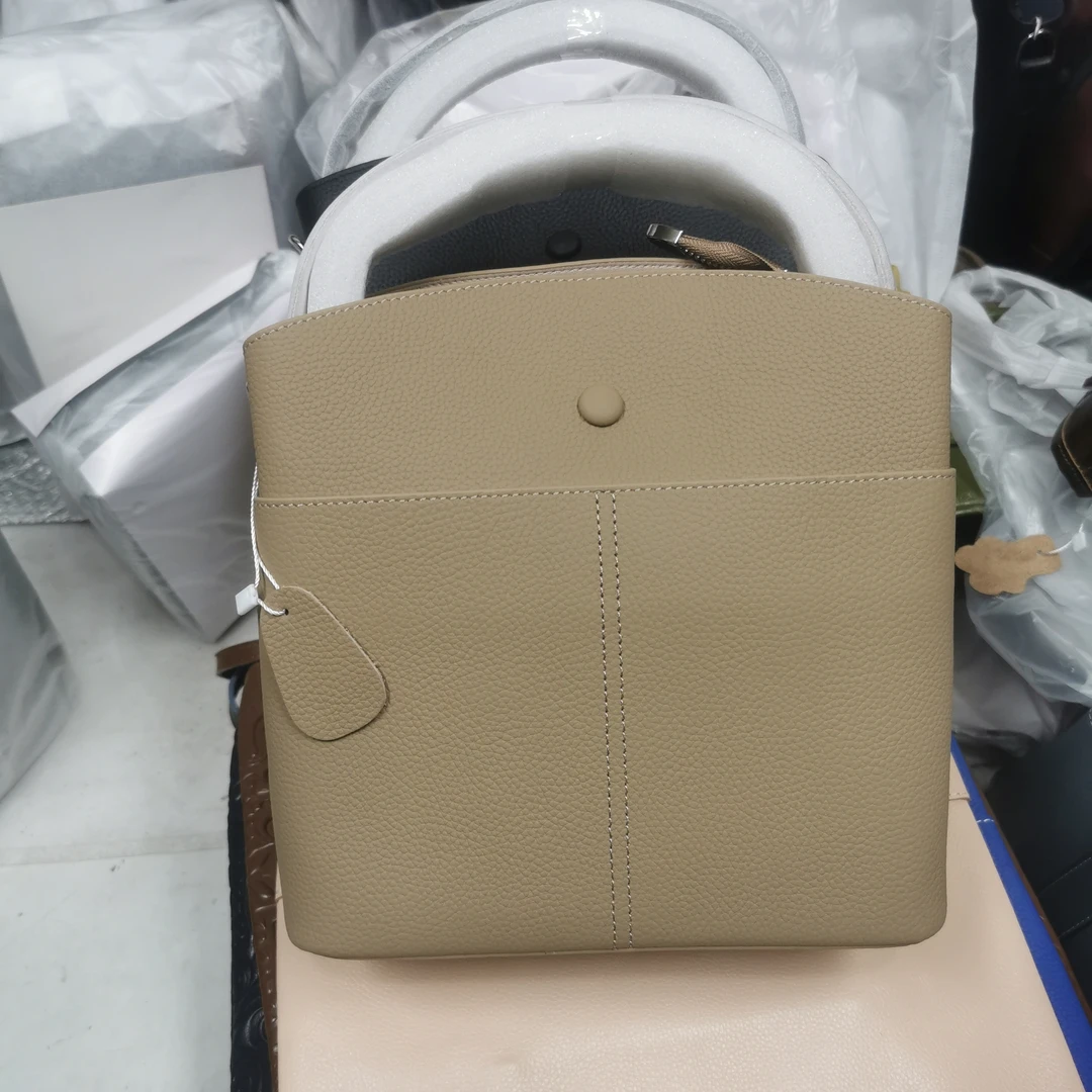 5108头牛多隔层软定型水桶斜挎包菜篮子手提包底宽24高23厚13CM