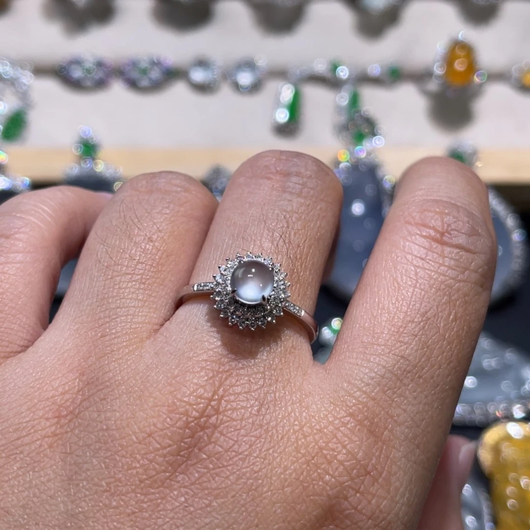 翡翠戒指18K金镶嵌黑钢冰蛋戒指