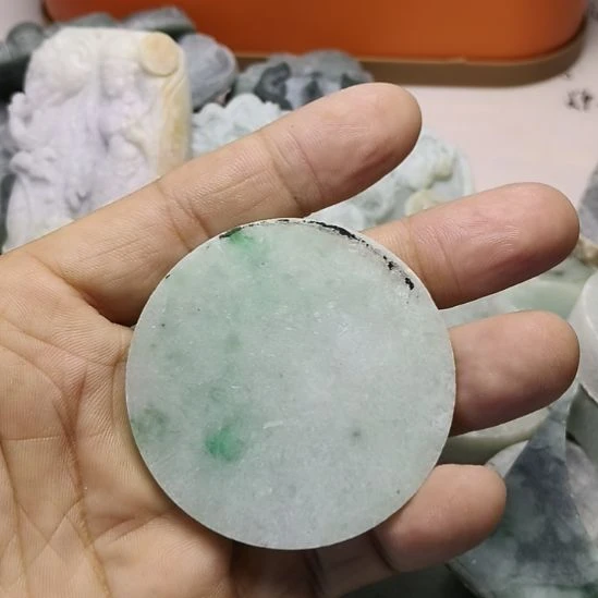 翡翠未镶嵌颈饰挂件