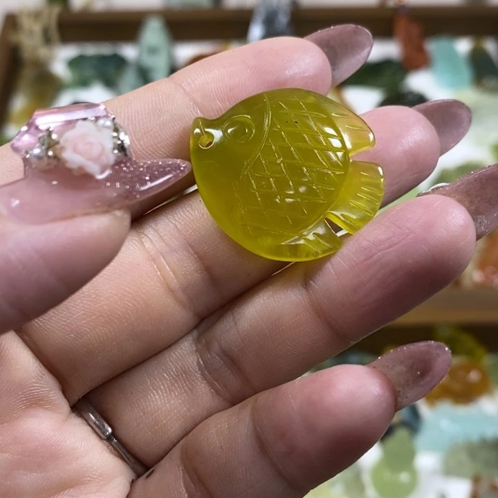 未镶嵌蛇纹石玉吊坠