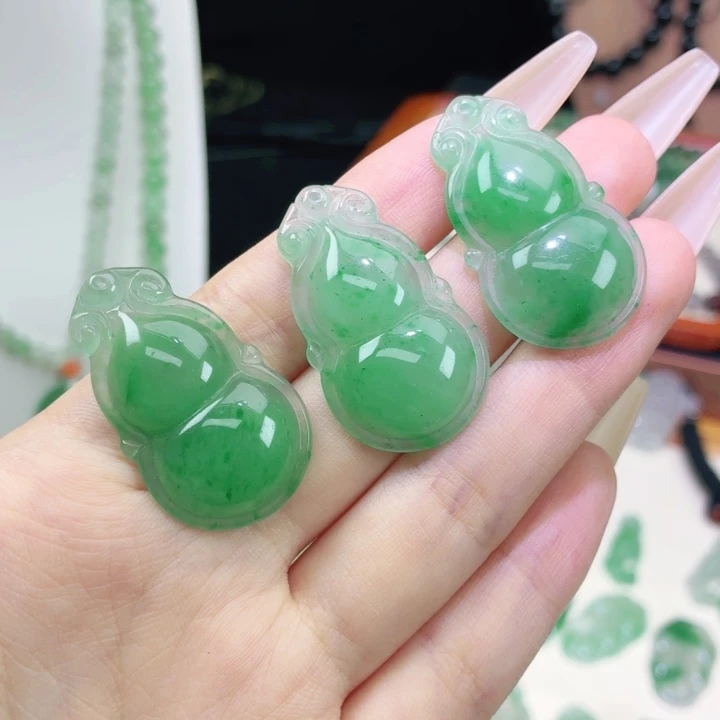 平***石石英质玉（非洲翠）未镶嵌颈饰