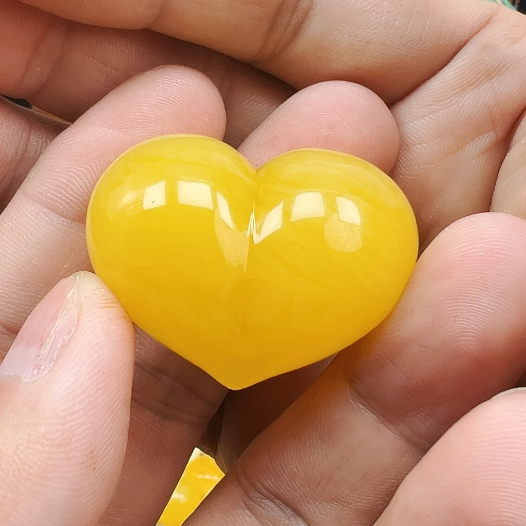 蜜蜡未镶嵌珠宝奇石焦皮料爱心吊坠17.3克