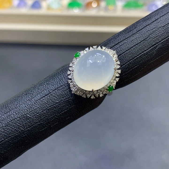 翡翠颈饰18K金镶嵌翡翠