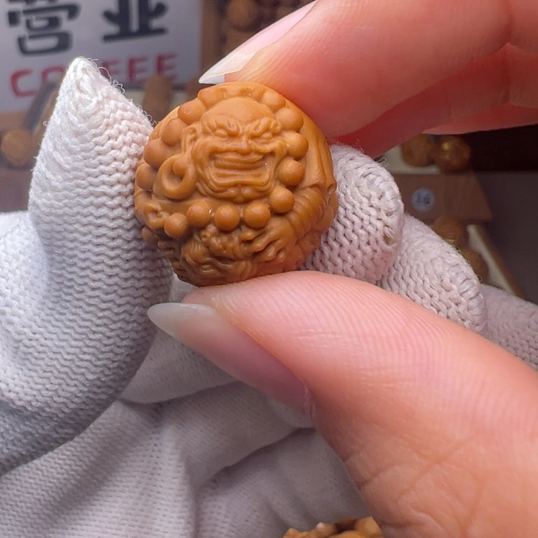 望***东猴头核桃把件伏虎18左右尺寸全品有正常封口线