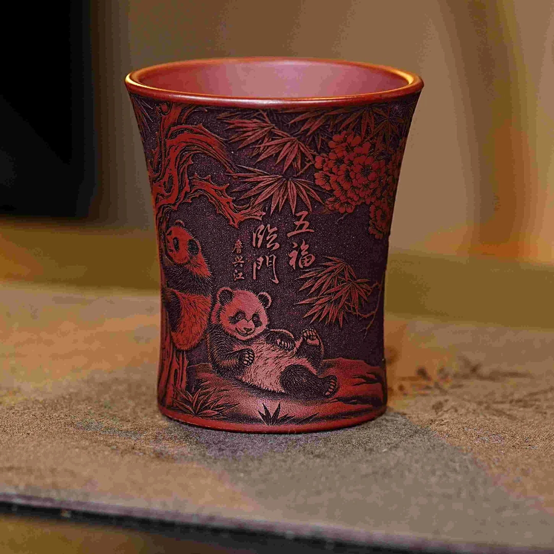 宜兴原矿茶具 紫玉金砂纯手工浮雕刻绘五福临门熊猫紫砂主人杯