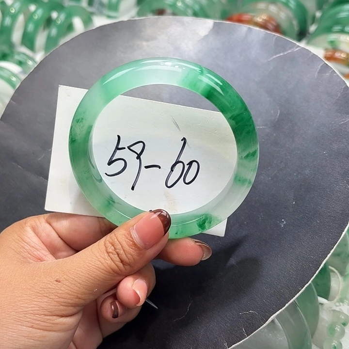 石英质玉（非洲翠）未镶嵌手镯