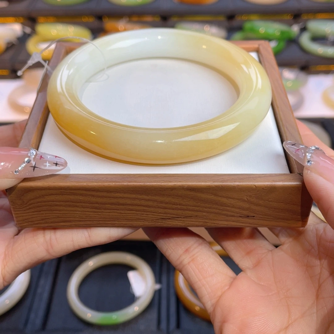 和田玉手镯未镶嵌雅*米