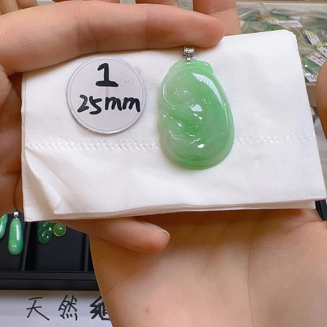 翡翠颈饰18K金镶嵌翡翠