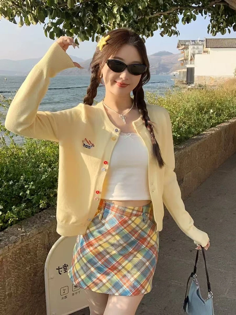彩扣刺绣毛衣女春季2025新款设计感小众宽松针织开衫上衣外套女