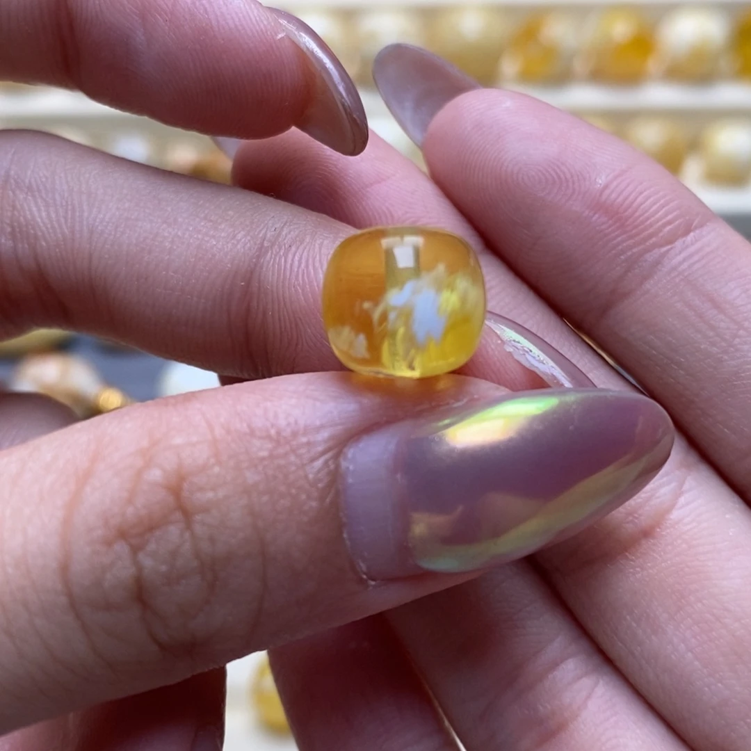 未镶嵌琥珀珠宝奇石