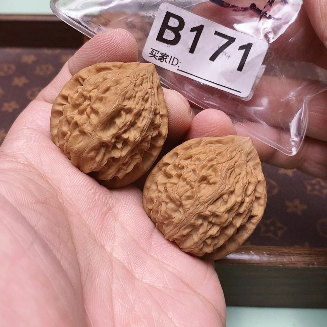 文玩核桃把件金牛37尺。