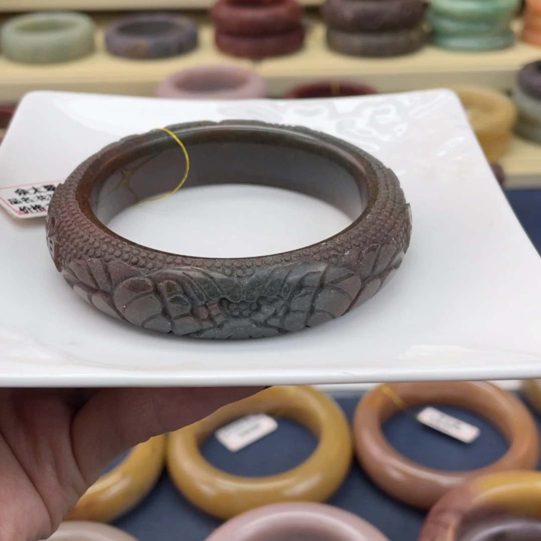 【闪购商品】石英质玉手镯未镶嵌云*躲