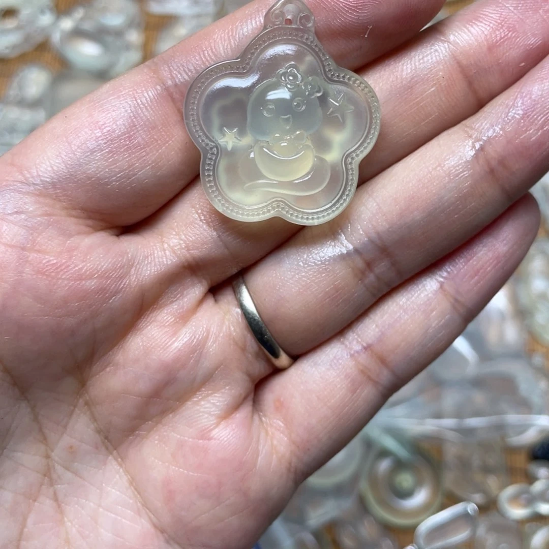 蛇纹石玉未镶嵌颈饰