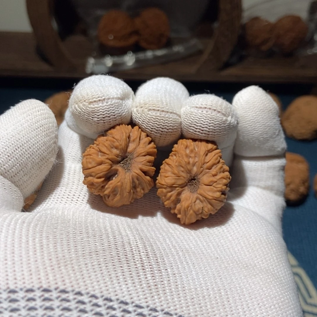 煜***。文玩核桃把件南疆
