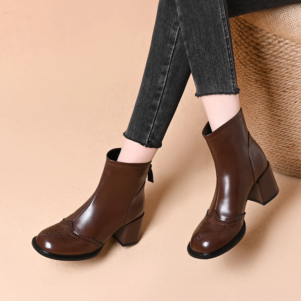 2025新款中跟粗跟软底女士圆头后拉链中筒靴秋冬时尚百搭高跟靴子