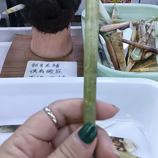 莫***回蛇纹石玉合金蛇纹石岫玉发簪子