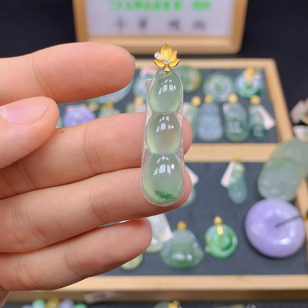 颈饰18K金镶嵌翡翠翡翠