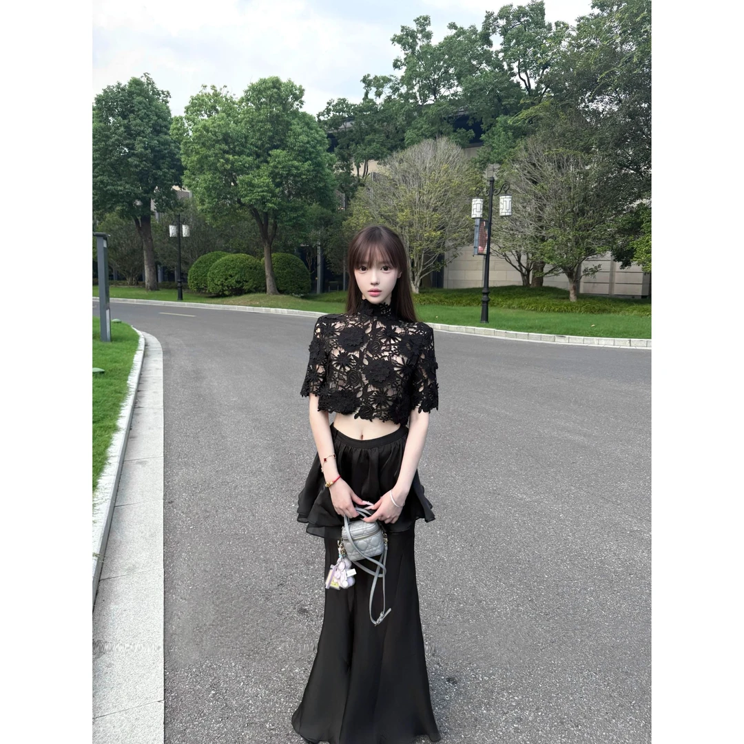 新款黑色立体花朵蕾丝短款上衣女配小众设计流光半身纱裙微透套装