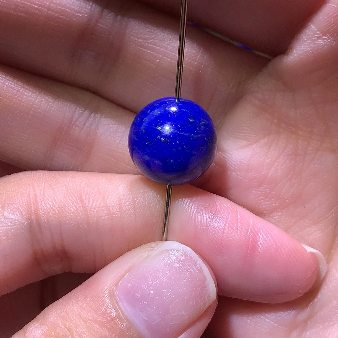 青金石未镶嵌天然原矿中高品单圆珠13.8 m