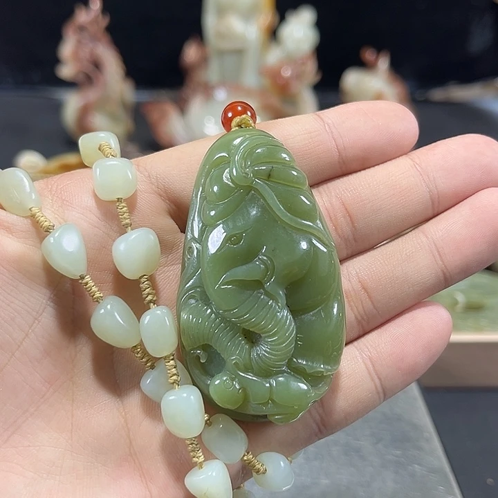 和田玉（墨玉）未镶嵌挂件