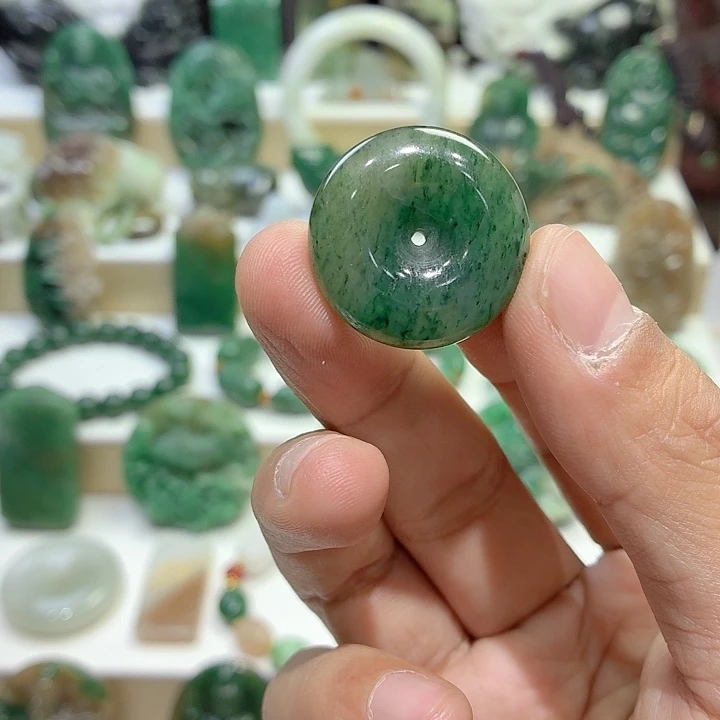 独山玉未镶嵌颈饰