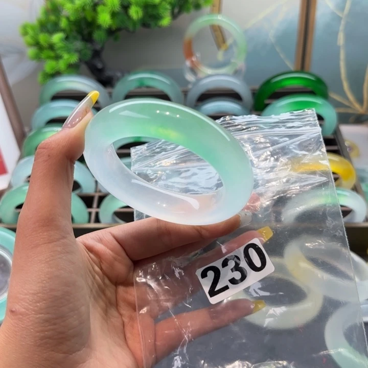 玉用****9时尚飘花手镯230