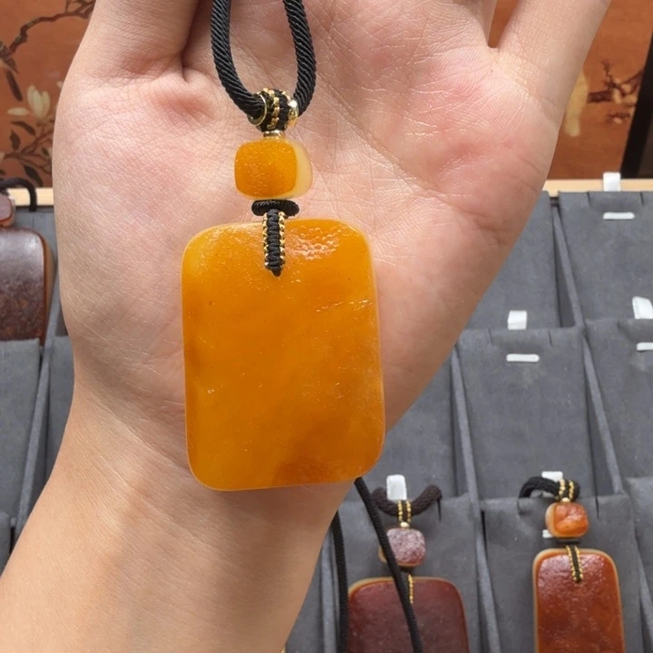 蜜蜡未镶嵌吊坠(赠链)