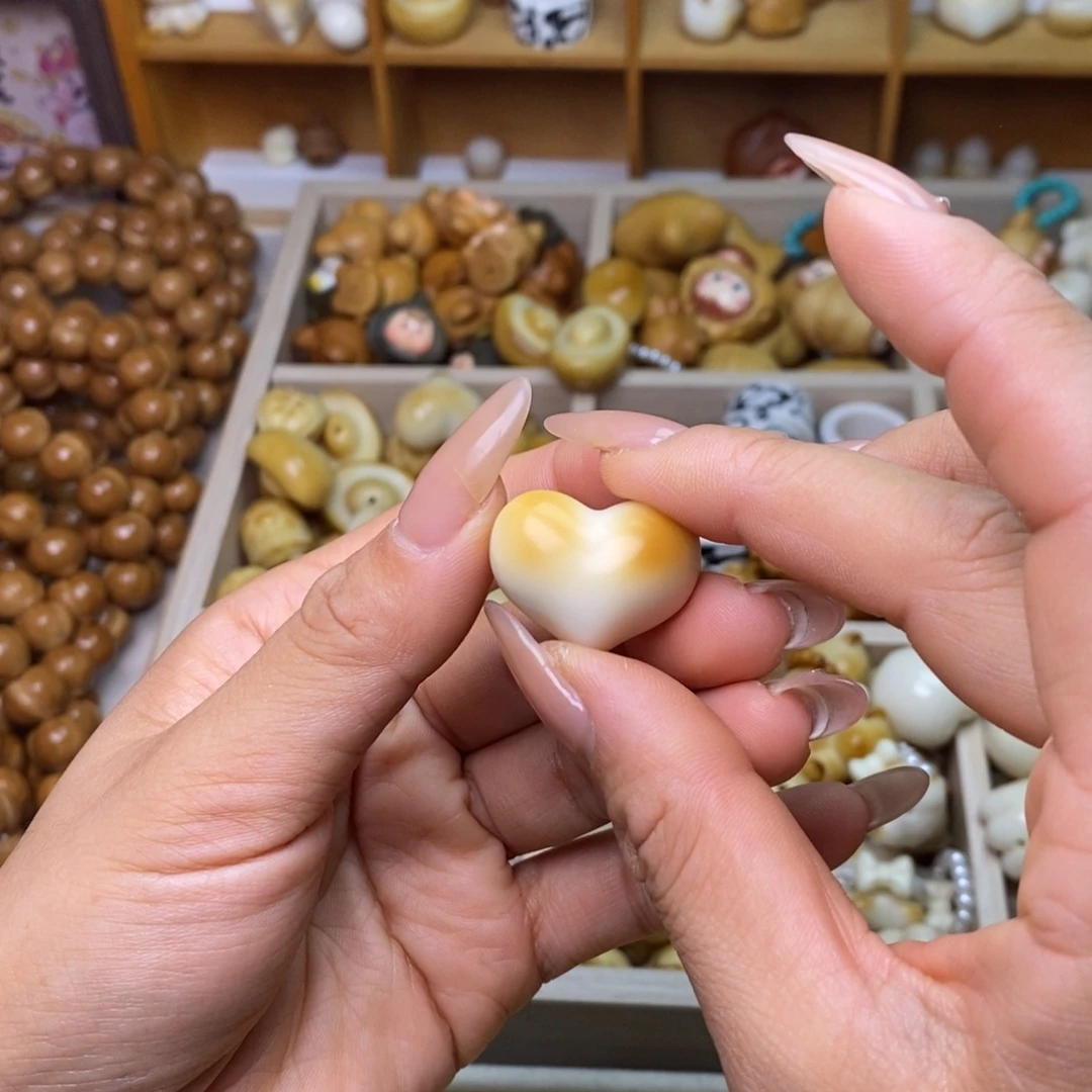 吊坠猴头核桃炭烤爱心