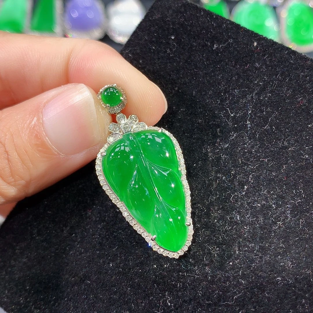 翡翠18K金镶嵌颈饰