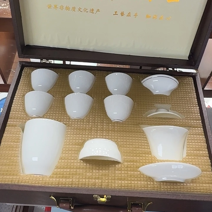 孤品茶具套装等。