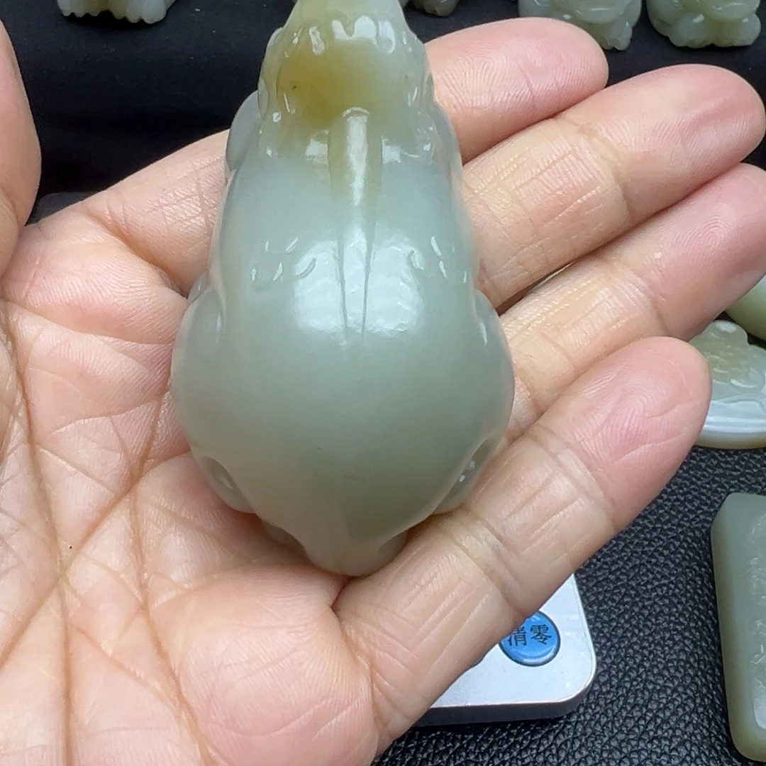 和田玉（糖玉）未镶嵌把件