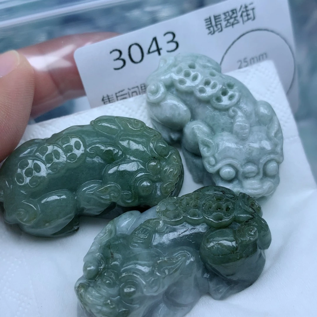 颈饰足铂镶嵌翡翠翡翠