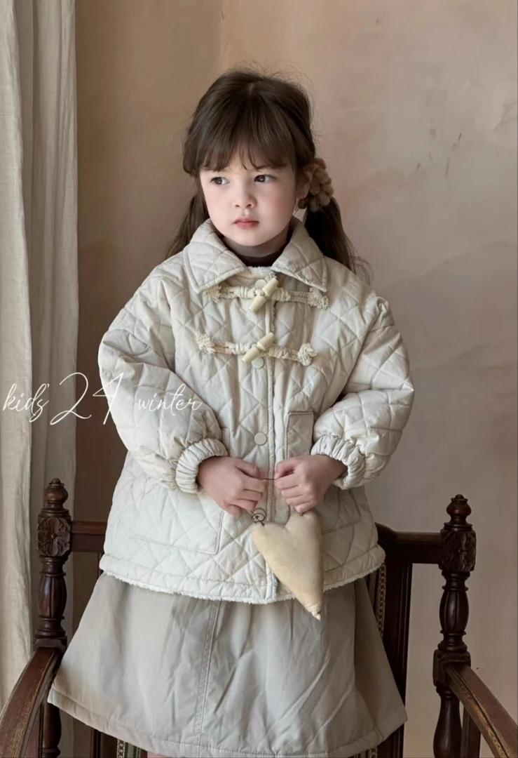 女童加绒棉服牛角扣外套