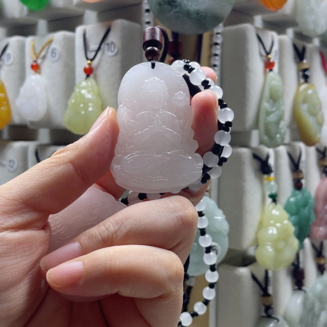 石英质玉（金丝玉）未镶嵌颈饰