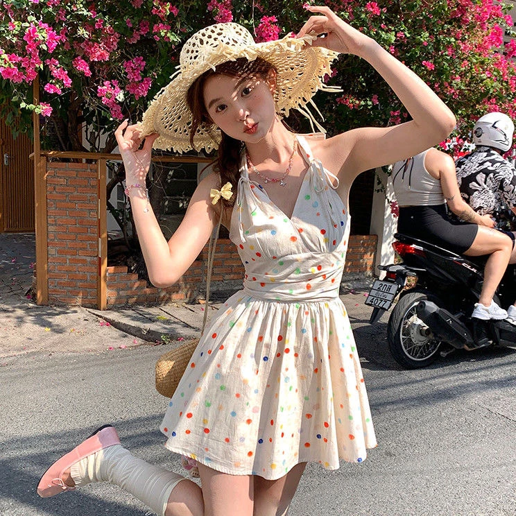 泳衣女2025新款高级感微胖女孩遮肉连体保守绝美海边度假温泉