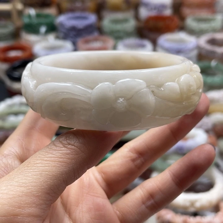 未镶嵌手镯石英质玉