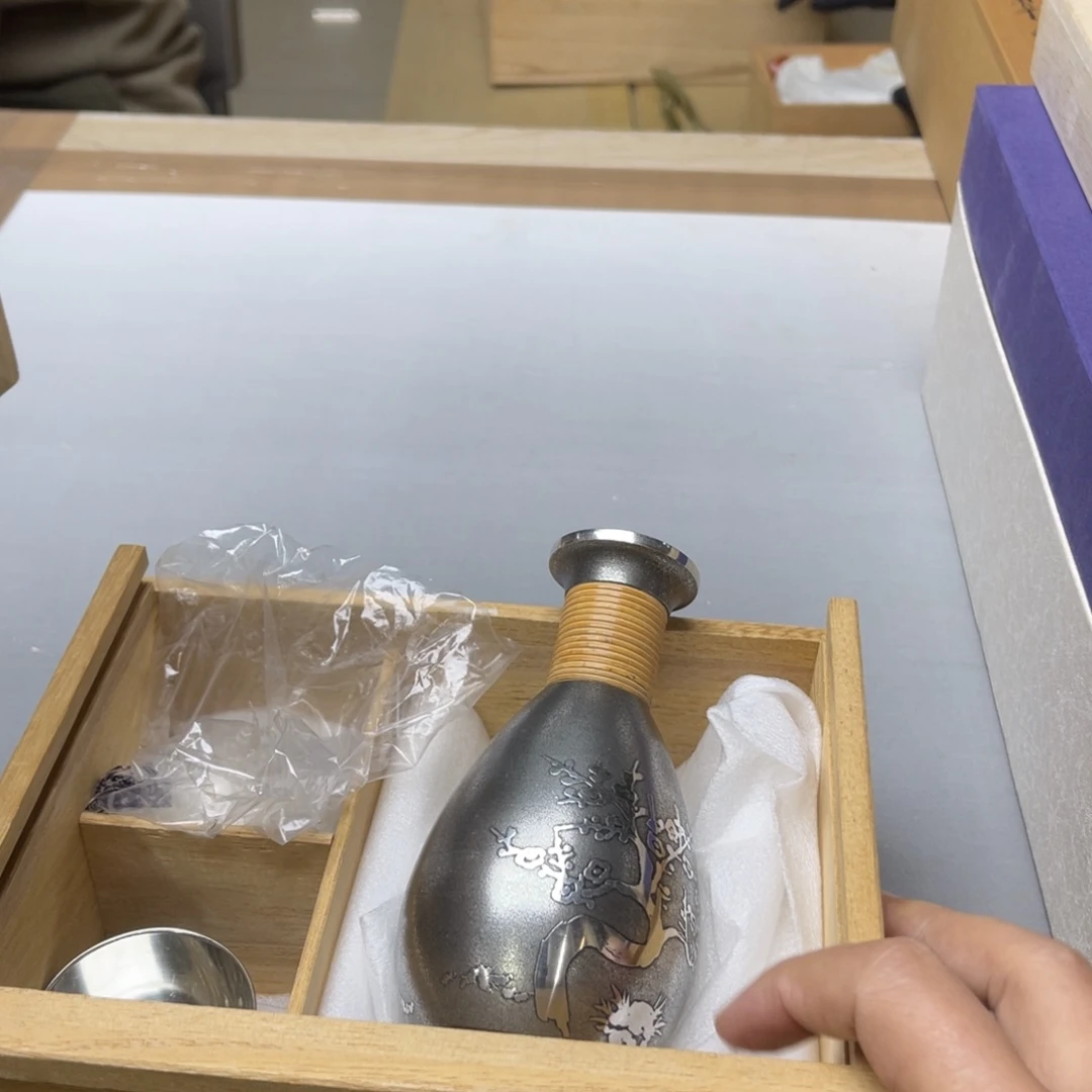 瓷片千***?密密麻麻地铺满一