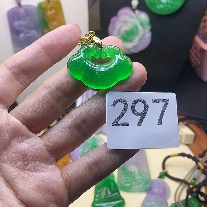 翡翠未镶嵌吊坠(赠链)